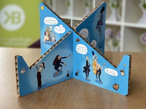Door Bizzprint gemaakte kartonnen laptopstandaard bizzprint.nl