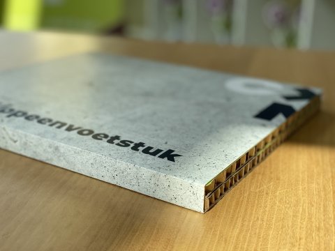 laptopstandaard in sleeve bizzprint.nl